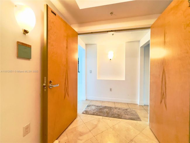 APT-1132 - 19400 Turnberry Way, Condo with 2 bedrooms, 3 bathrooms and null parking in Aventura FL | Image 11
