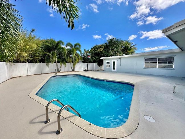1571 Sw 13 Th Dr, House other with 5 bedrooms, 3 bathrooms and null parking in Boca Raton FL | Image 18