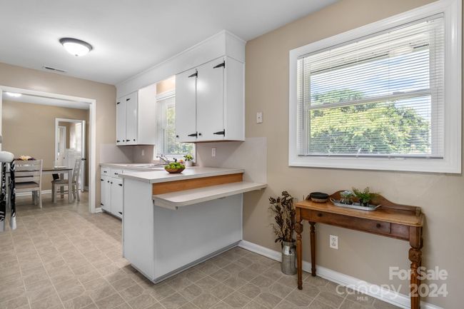 1230 2 Nd St Se, House other with 3 bedrooms, 2 bathrooms and null parking in Hickory NC | Image 30