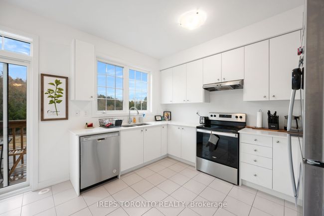84 Lyall Stokes Cir, House attached with 4 bedrooms, 3 bathrooms and 1 parking in Mount Albert ON | Image 10