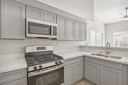 unit-201-4811 Black Bear Rd, Las Vegas, NV, 89149-5782 | Card Image