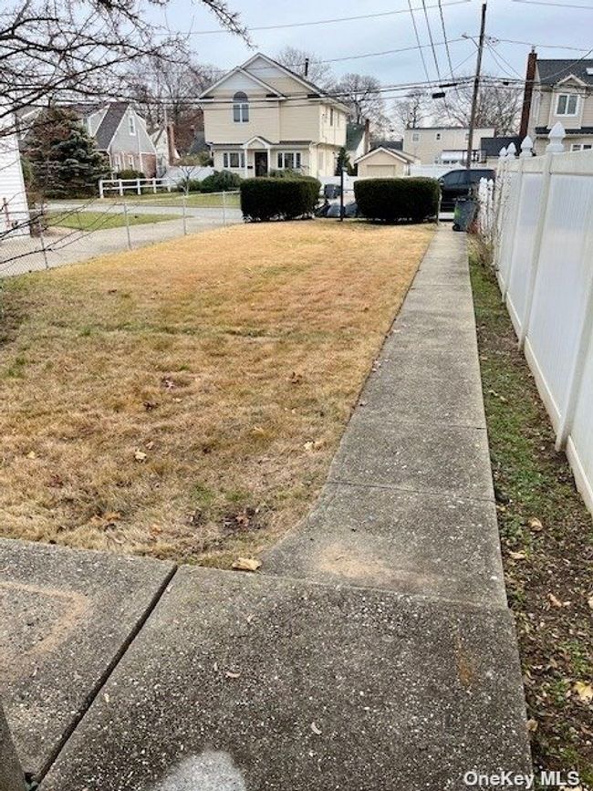 1433 Tadmor Street, For Sale in North Merrick Zoocasa