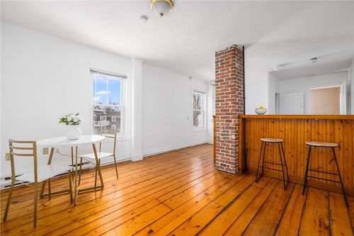 apt-3-14 Brinley St, Newport, RI, 02840-7420 | Card Image