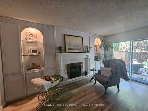 147-6 Bowman Way, Thornhill, ON, L3T4Z7 | Card Image