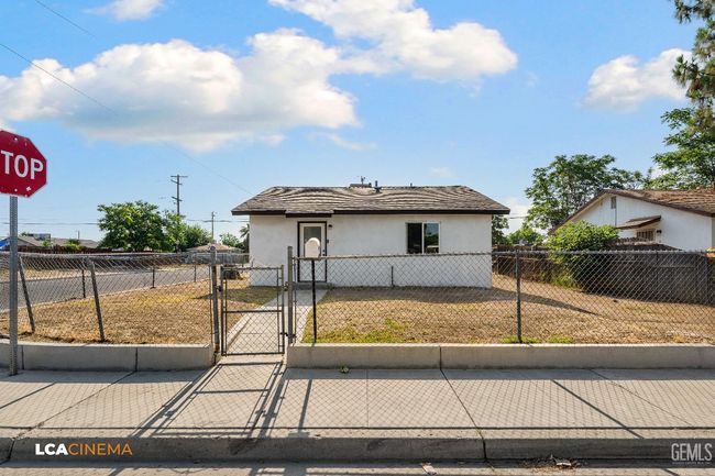 145 Kincaid St, House other with 2 bedrooms, 1 bathrooms and null parking in Bakersfield CA | Image 5