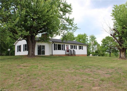 1065 Dallas King Road, Westfield, NC, 27053 | Card Image