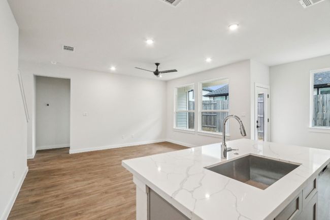 UNIT-1104 - 2600 Gattis School Rd, Condo with 3 bedrooms, 3 bathrooms and 2 parking in Round Rock TX | Image 5