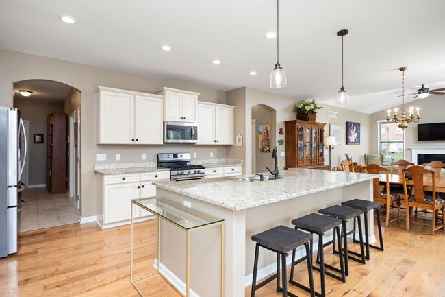 49969 Walter, Condo with 2 bedrooms, 4 bathrooms and null parking in Shelby Township MI | Image 4