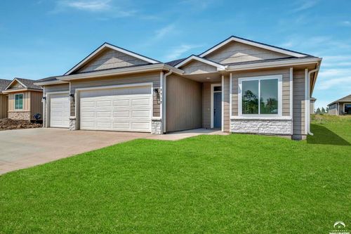 2712 E 26th Ter, Lawrence, KS, 66046-5651 | Card Image