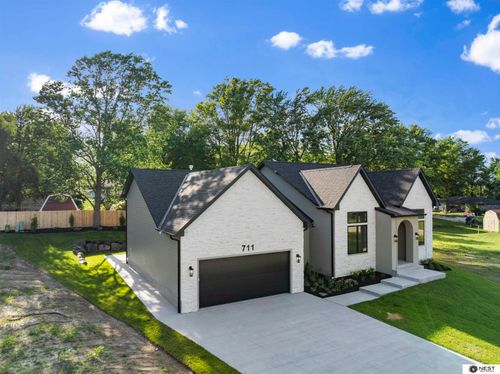 711 Yearling Court, Lincoln, NE, 68520 | Card Image