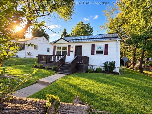 2913 Pence St, South Charleston, WV, 25303-1627 | Card Image