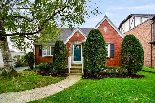 212 Dell Park Avenue, Oakwood, OH, 45419 | Card Image