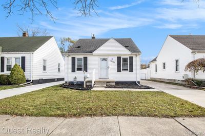 3245 Charles Street, Home with 2 bedrooms, 1 bathrooms and null parking in Trenton MI | Image 1