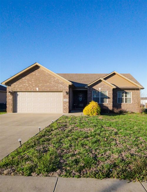 3006 Gunsmoke Trail Way, Bowling Green, KY, 42101-6613 | Card Image