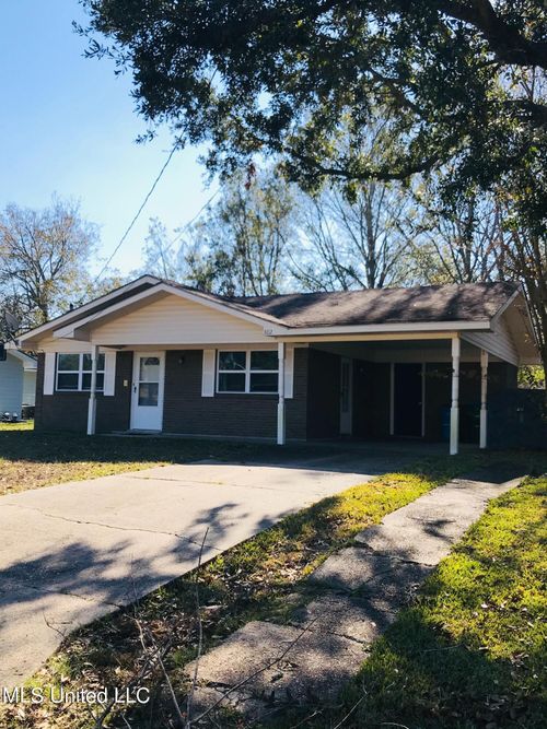 302 Hunter Dr, Ocean Springs, MS, 39564-5620 | Card Image