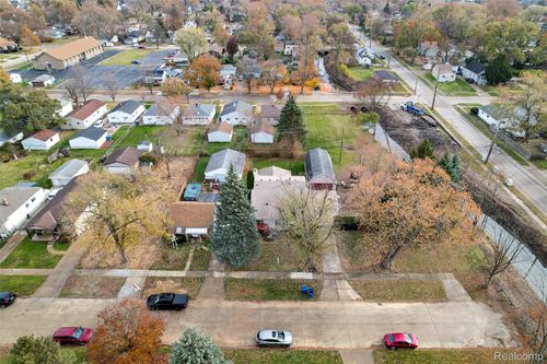 5381 Merrick St, Dearborn Heights, MI, 48125-2873 | Card Image