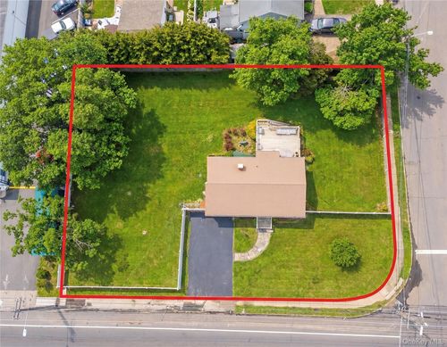 1682 Church St, Holbrook, NY, 11741-5917 | Card Image