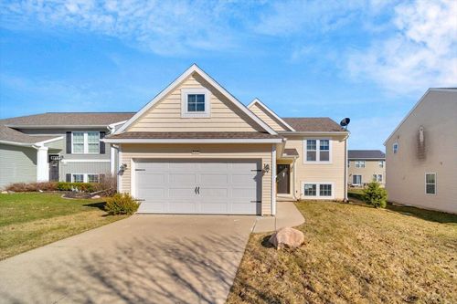 8598 Pinnebog River Dr, Fowlerville, MI, 48836-8628 | Card Image