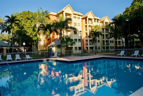 apt-202-8363 Lake Dr, Doral, FL, 33166-7735 | Card Image