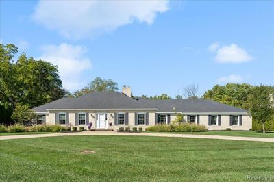 18400 Cardinal Avenue, Home with 4 bedrooms, 2 bathrooms and null parking in Grosse Ile Twp MI | Image 1