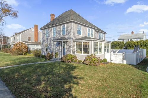 16 East Walk, Clinton, CT, 06413-2327 | Card Image