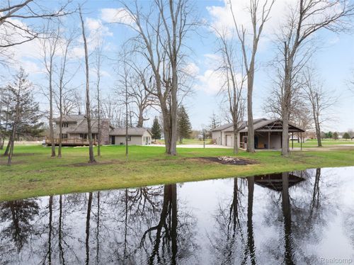 9247 Schrepfer Rd, Howell, MI, 48855-8312 | Card Image