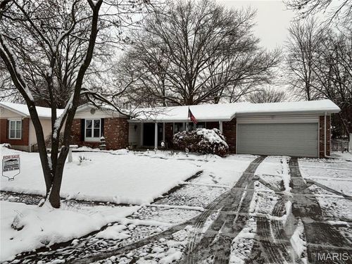 5647 Madlar Ln, Florissant, MO, 63034-2637 | Card Image