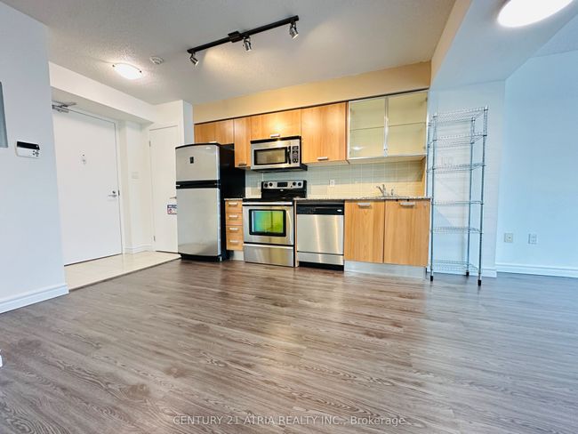 710 - 37 Grosvenor St, Condo with 2 bedrooms, 1 bathrooms and null parking in Toronto ON | Image 4