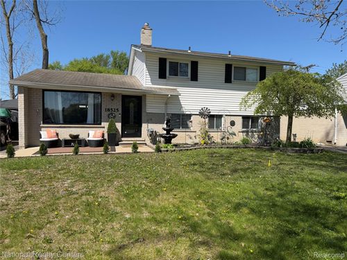 18525 Middlebelt Rd, Livonia, MI, 48152-3527 | Card Image