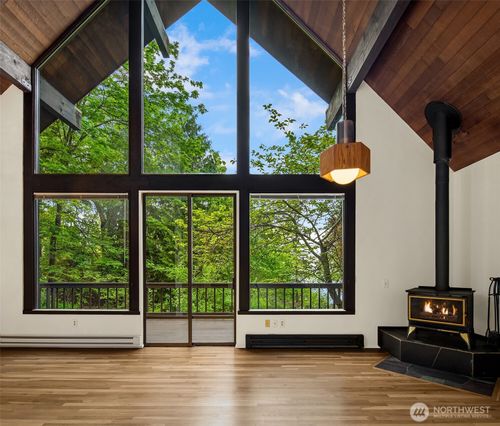 5709 80th Ave Se, Mercer Island, WA, 98040-4833 | Card Image