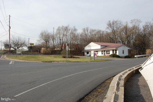 5784 Old Route 22, SHARTLESVILLE, PA, 19554 | Card Image