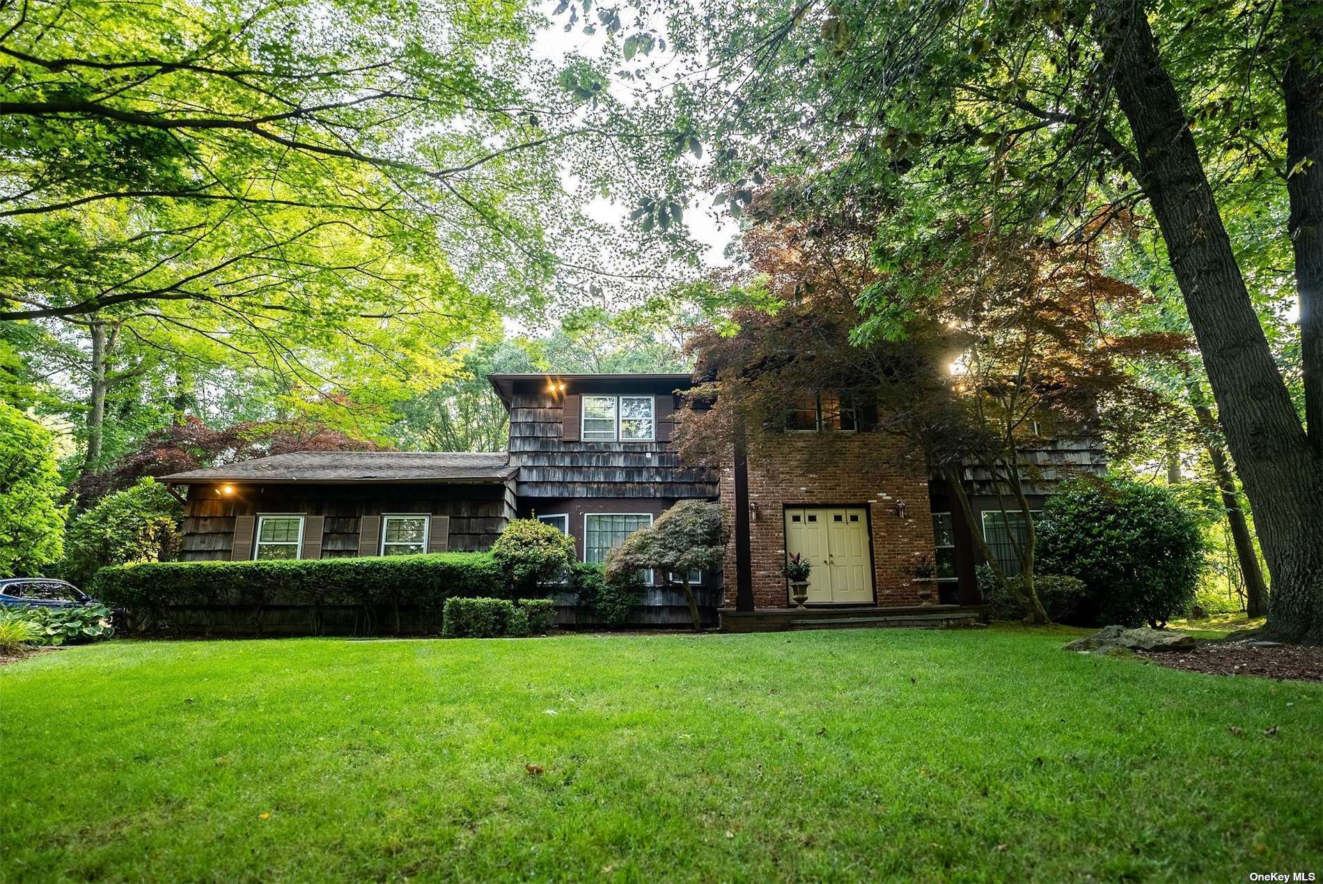 Yardley Dr, Dix Hills, NY 11746