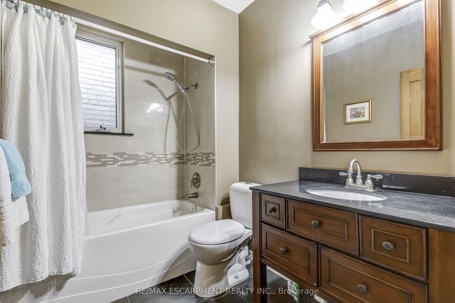 24 Ray St N, House other with 5 bedrooms, 3 bathrooms and 4 parking in Hamilton ON | Image 24