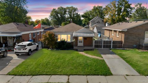 8345 Robindale Ave, Dearborn Heights, MI, 48127-1208 | Card Image