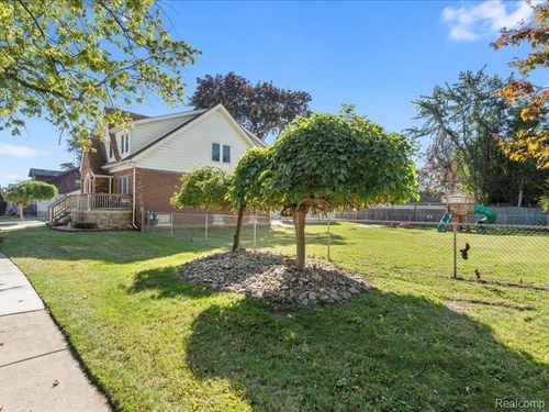 349 Clinton St, Wyandotte, MI, 48192-2656 | Card Image