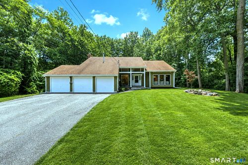 405 Shelton Rd, Trumbull, CT, 06611-5135 | Card Image