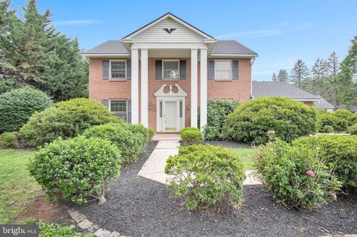 811 Greenbriar Rd, YORK, PA, 17404-1339 | Card Image