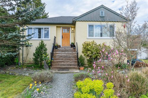 3938 Winton St, Victoria, BC, V8P3L3 | Card Image