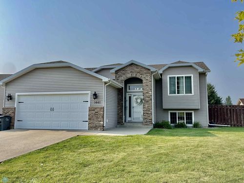 1441 41st Ave S, Moorhead, MN, 56560-7421 | Card Image