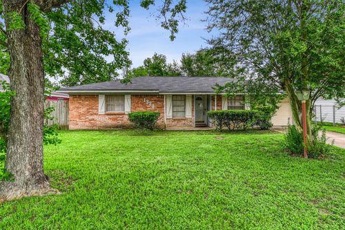 1323 W Donovan St, Houston, TX, 77091-5532 | Card Image