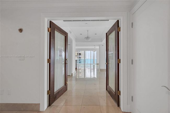 8B - 10101 Collins Ave, Condo with 2 bedrooms, 3 bathrooms and null parking in Bal Harbour FL | Image 2