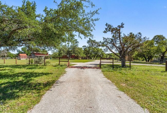 2401 W Fitzhugh Rd, House other with 3 bedrooms, 3 bathrooms and 3 parking in Dripping Springs TX | Image 6