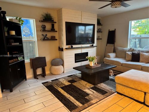 531 Ne 6th Pl, Florida City, FL, 33034-3267 | Card Image