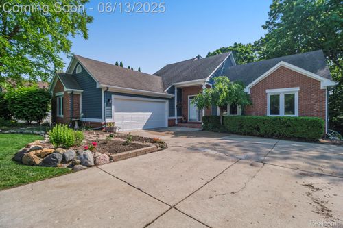 2553 Bay Vista Dr, Highland, MI, 48357-4971 | Card Image