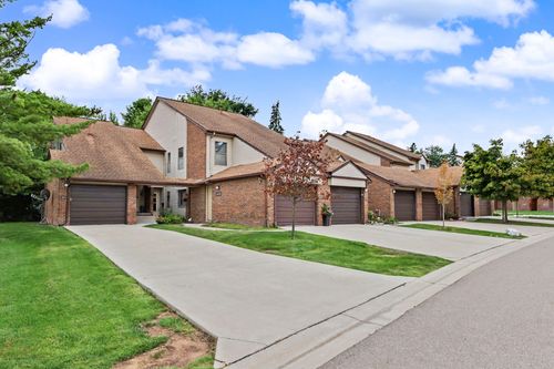 6600 Ridgefield Cir, West Bloomfield, MI, 48322-3041 | Card Image