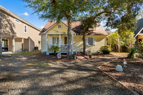 166 Nw 7th St, Oak Island, NC, 28465-7005 | Card Image