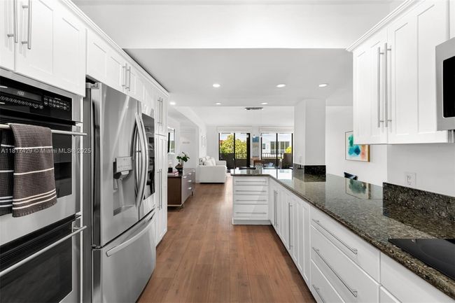 APT-446 - 141 Crandon Blvd, Condo with 3 bedrooms, 2 bathrooms and null parking in Key Biscayne FL | Image 13