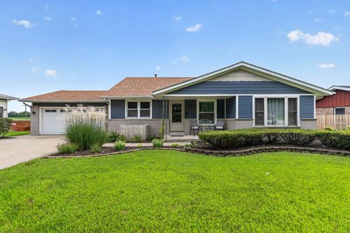 818 Bonnie Lane, Peotone, IL, 60468 | Card Image