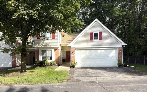6541 Pembrook Dr, Westland, MI, 48185-7761 | Card Image