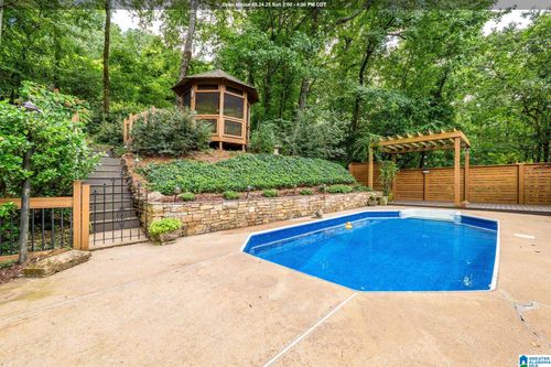 1735 Old Columbiana Rd, Vestavia Hills, AL, 35216-1651 | Card Image